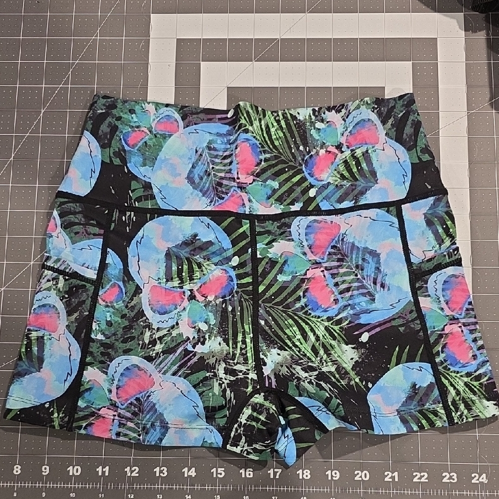 NWT CVG 3" Tropiskulls Small Shorts